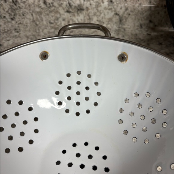 Vintage Kobe JCPenney Footed Metal White Enamel Colander/Strainer Pink/Purple 🌺 - Picture 7 of 14